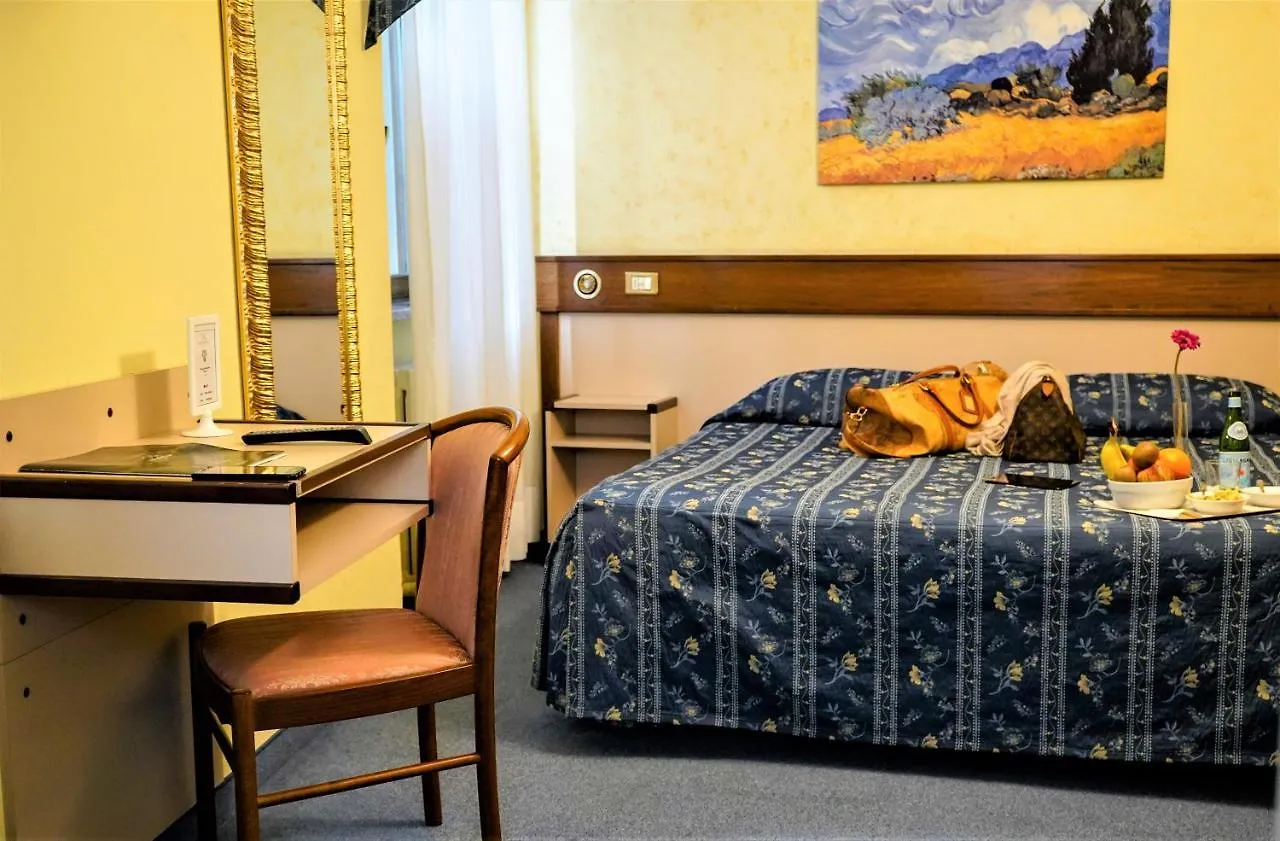 Bes Hotel Papa San Pellegrino Terme 3*,